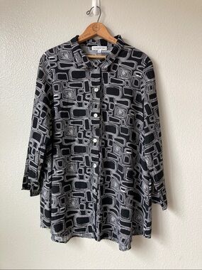 Christopher Calvin geometric MCM print artsy lagenlook button front top sz L